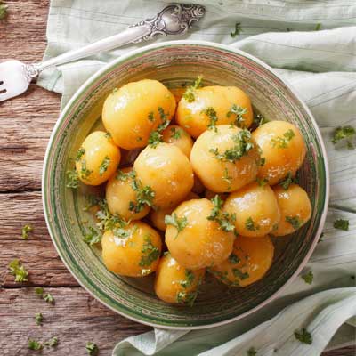 Boiled new potatoes with herbs
